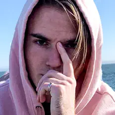 Dengarkan Keytonxii, tonton video musik, baca bio, lihat tanggal tur & lainnya!