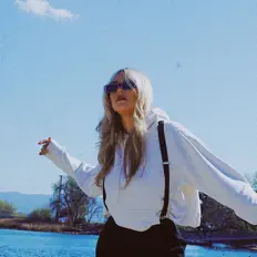 Escucha a Lynnzee Fraye, mira videos musicales, lee su biografía, consulta las fechas de las gira y más.