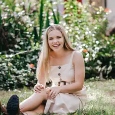 Abby Greenを聴いたり、ミュージックビデオを鑑賞したり、経歴やツアー日程などを確認したりしましょう！