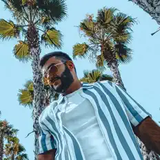 Karen Oganesyan dinle, müzik videolarını izle, biyografisini oku, tur tarihlerini ve daha fazlasını gör!