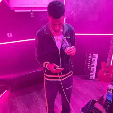 Ouve BiggBossSavage, vê vídeos de música, lê a biografia, vê as datas da digressão e muito mais!