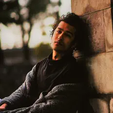 Écoutez Lil Uttu, regardez des vidéoclips, lisez la biographie, consultez les dates de tournée et plus encore !