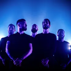 聆聽 Déluge、觀看音樂影片、閱讀小傳、查看巡演日期等！