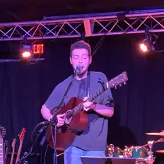聆聽 Zach Quinn、觀看音樂影片、閱讀小傳、查看巡演日期等！