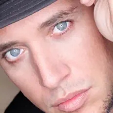 Crooklyn Clanを聴いたり、ミュージックビデオを鑑賞したり、経歴やツアー日程などを確認したりしましょう！