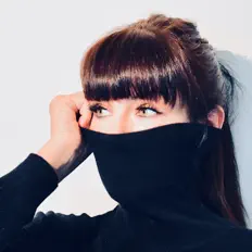 收听 JVMIE、观看音乐视频、阅读小传、查看巡演日期等 ！