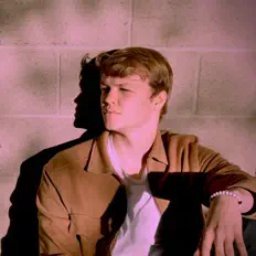 Dengarkan Ethan Lawrence, tonton video musik, baca bio, lihat tanggal tur & lainnya!