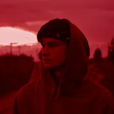 BURNMMを聴いたり、ミュージックビデオを鑑賞したり、経歴やツアー日程などを確認したりしましょう！