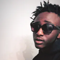 Hör dir Money an, schau dir Musikvideos an, lies die Biografie, finde Tourdaten und mehr!