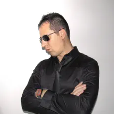 收听 Carl Lee、观看音乐视频、阅读小传、查看巡演日期等 ！
