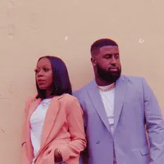 Poslechněte si interpreta Brenton & Kristiana Cox, sledujte hudební videa, přečtěte si životopis, podívejte se na data turné a další informace.