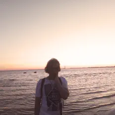 收听 PointerWar、观看音乐视频、阅读小传、查看巡演日期等 ！