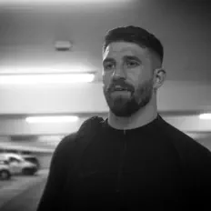 收听 The Inglorious Poet、观看音乐视频、阅读小传、查看巡演日期等 ！