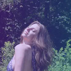 Alex Kafを聴いたり、ミュージックビデオを鑑賞したり、経歴やツアー日程などを確認したりしましょう！