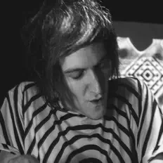 收听 Calavera、观看音乐视频、阅读小传、查看巡演日期等 ！