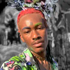 聆聽 0MNI、觀看音樂影片、閱讀小傳、查看巡演日期等！