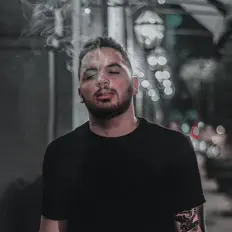 Hör dir Ariel M an, schau dir Musikvideos an, lies die Biografie, finde Tourdaten und mehr!