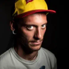 Escucha a Matt Carlos, mira vídeos musicales, lee la biografía, consulta fechas de giras y mucho más.