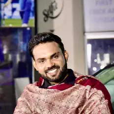 Luister naar Akash Dixit, bekijk muziekvideo's, lees de bio, bekijk de tourdata, en meer!