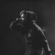 Hör dir Faulkxwl an, schau dir Musikvideos an, lies die Biografie, finde Tourdaten und mehr!