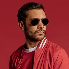 RAFを聴いたり、ミュージックビデオを鑑賞したり、経歴やツアー日程などを確認したりしましょう！