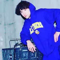 收听 Lil Jewy、观看音乐视频、阅读小传、查看巡演日期等 ！