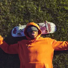 Luister naar Broderick Jones, bekijk muziekvideo's, lees de bio, bekijk de tourdata, en meer!