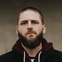 Poslechněte si interpreta undefined, sledujte hudební videa, přečtěte si životopis, podívejte se na data turné a další informace.