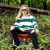 Ascolta undefined, guarda video musicali, leggi la biografia, vedi le date del tour & altro!