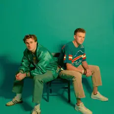 Athelo을(를) 듣고, 뮤직 비디오를 보고, 약력을 읽고, 투어 일정 등을 확인하세요!