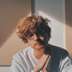 Poslechněte si interpreta Brando Walker, sledujte hudební videa, přečtěte si životopis, podívejte se na data turné a další informace.