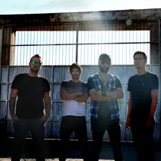 Listen to Las Gafas De Mike, watch music videos, read bio, see tour dates & more!