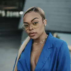 Ακούστε περιεχόμενο από Lundyn, παρακολουθήστε μουσικά βίντεο, διαβάστε το βιογραφικό, δείτε ημερομηνίες περιοδείας, και πολλά ακόμη!