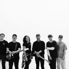 Dwell Songsを聴いたり、ミュージックビデオを鑑賞したり、経歴やツアー日程などを確認したりしましょう！