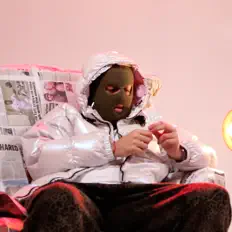 Escucha a UKNWN, mira videos musicales, lee su biografía, consulta las fechas de las gira y más.