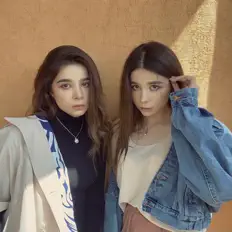 Poslechněte si interpreta ManuKian Twins, sledujte hudební videa, přečtěte si životopis, podívejte se na data turné a další informace.