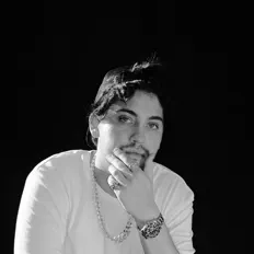 Dengarkan Lodge, tonton video musik, baca bio, lihat tanggal tur & lainnya!