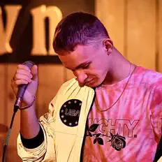 Ouça STIL SKRILL, assista a videoclipes, leia a biografia, veja as datas das turnês e mais!