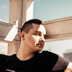 Poslechněte si interpreta GARSON, sledujte hudební videa, přečtěte si životopis, podívejte se na data turné a další informace.