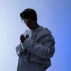 Poslechněte si interpreta Jolly, sledujte hudební videa, přečtěte si životopis, podívejte se na data turné a další informace.