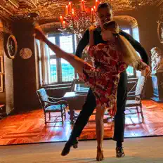 RISAを聴いたり、ミュージックビデオを鑑賞したり、経歴やツアー日程などを確認したりしましょう！