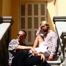 lomipo सुनें, म्यूज़िक वीडियो देखें, बायो पढ़ें, दौरे की तारीखें और बहुत कुछ देखें!