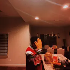 聆聽 Roseryhills、觀看音樂影片、閱讀小傳、查看巡演日期等！