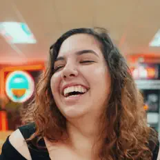 Ascolta Christina Baker, guarda video musicali, leggi la biografia, vedi le date del tour & altro!