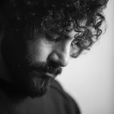 Siavash Imaniを聴いたり、ミュージックビデオを鑑賞したり、経歴やツアー日程などを確認したりしましょう！