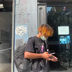 聆聽 Dakü、觀看音樂影片、閱讀小傳、查看巡演日期等！