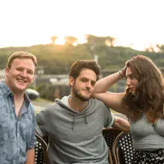 Posłuchaj wykonawcy Cyan, obejrzyj teledyski, przeczytaj biografię, zobacz daty tras koncertowych i nie tylko!