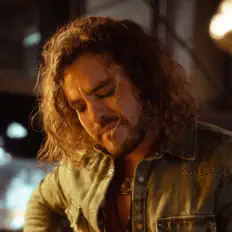 Dengarkan Ricky Paquette, tonton video musik, baca bio, lihat tanggal tur & lainnya!