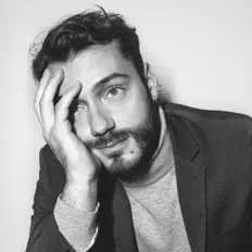 MADDA을(를) 듣고, 뮤직 비디오를 보고, 약력을 읽고, 투어 일정 등을 확인하세요!