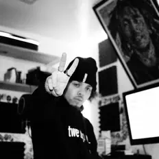 Squillo Pierre: песни, клипы, биография, даты выступлений и многое другое.